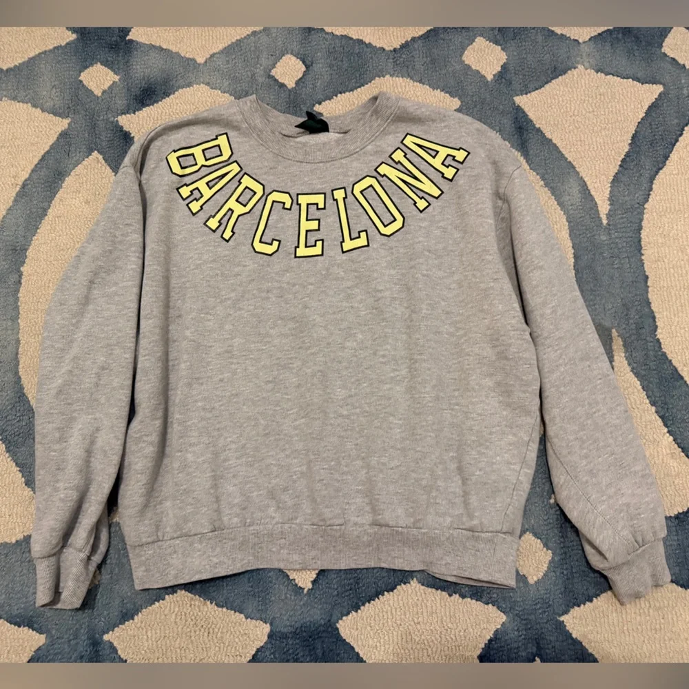 Wild Fable Barcelona Grey Crewneck Sweatshirt - M - Picture 2 of 13